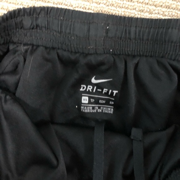 Women’s XS Nike running shorts - Picture 2 of 3